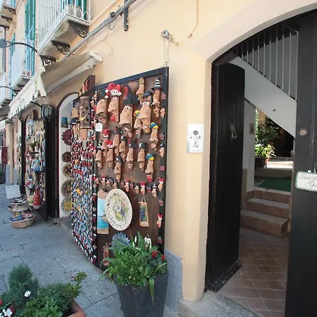 Donnaciccina Accomodation 3* Tropea