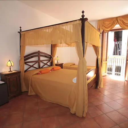 Donnaciccina Accomodation 4*