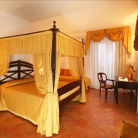 Donnaciccina 4* تروبيا