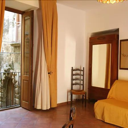Donnaciccina 4*