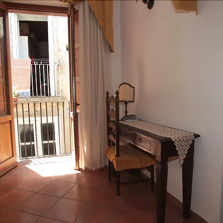 Donnaciccina 4* تروبيا