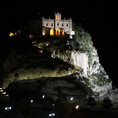Donnaciccina Accomodation 3* Tropea