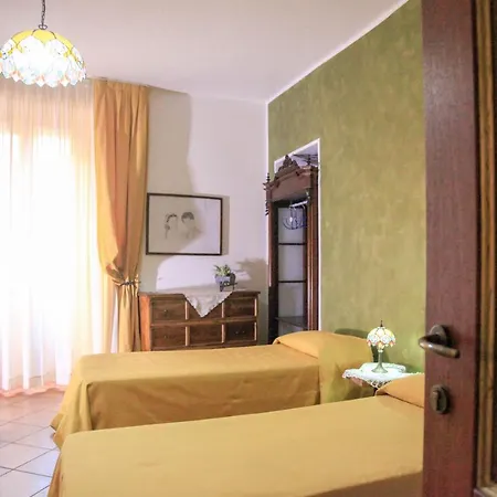 Donnaciccina 4* تروبيا